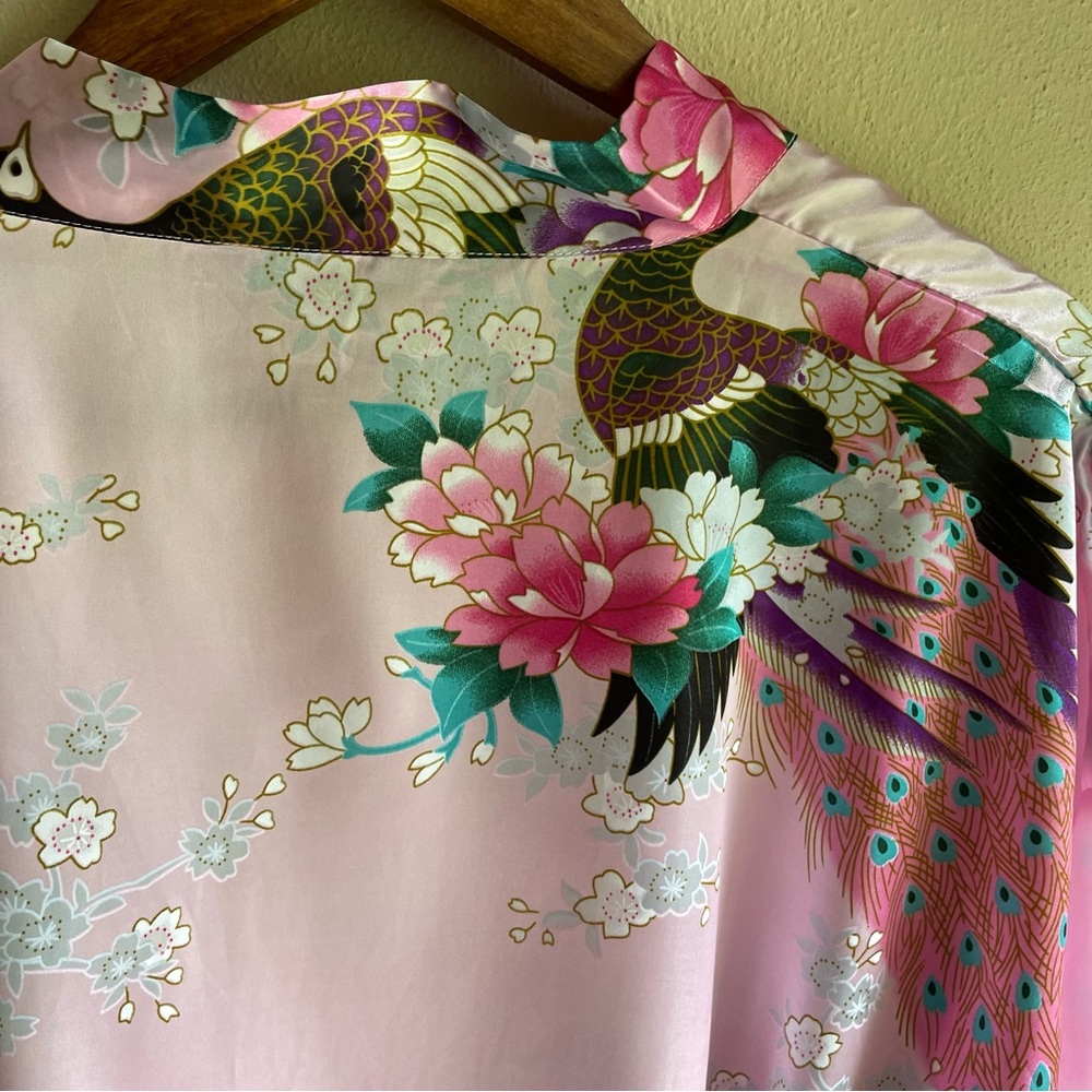 Pink Satin Floral Kimono / Robe. Peacock and Floral Motif. Size Large - Picture 7 of 15